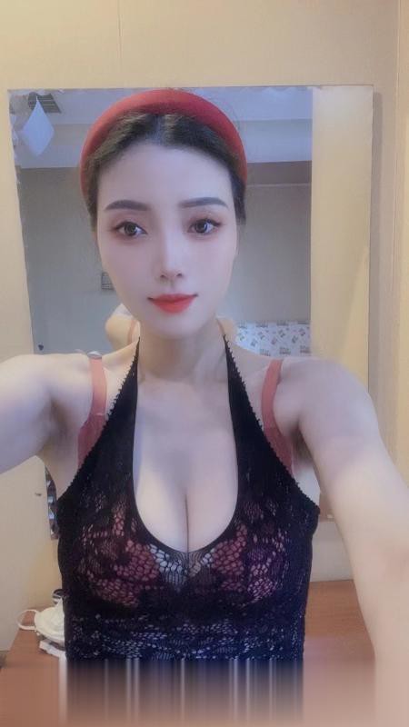 美乳玉腿小心宝